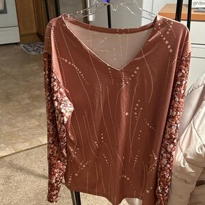 Women's V-Neck Patterned Top